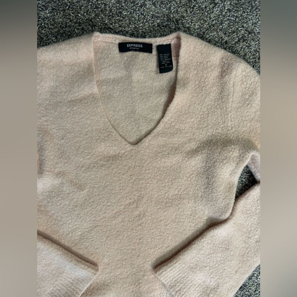 5/$25 Express women’s vintage stretch light rose sweater size medium - Picture 4 of 8
